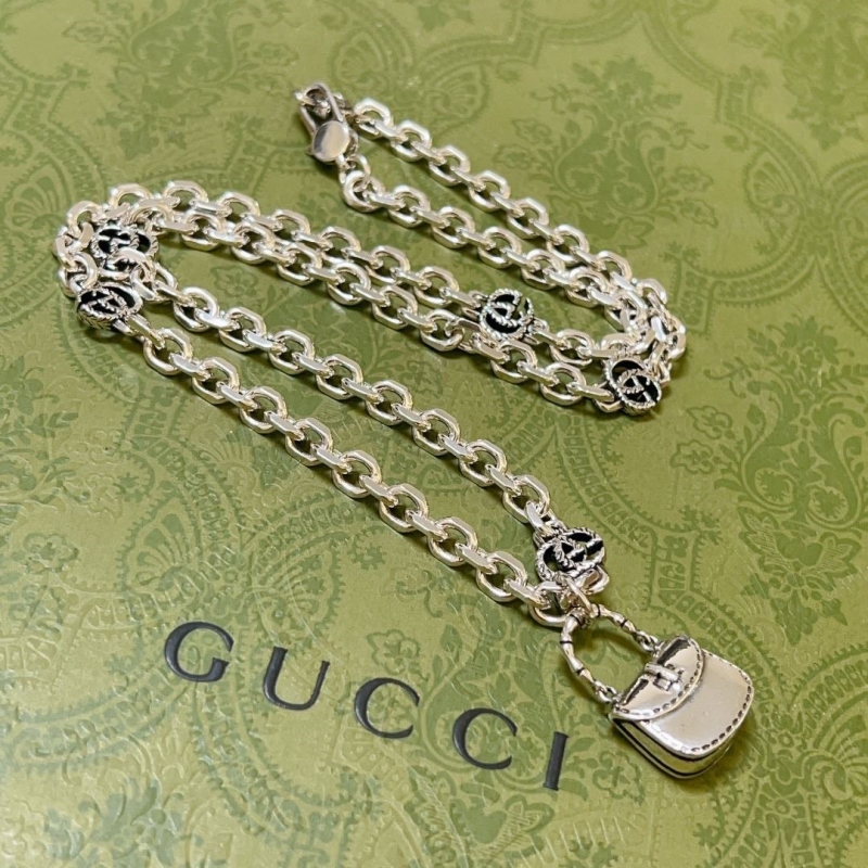 G*u*i necklaces
